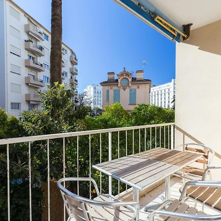 Spacious Near The - 2313